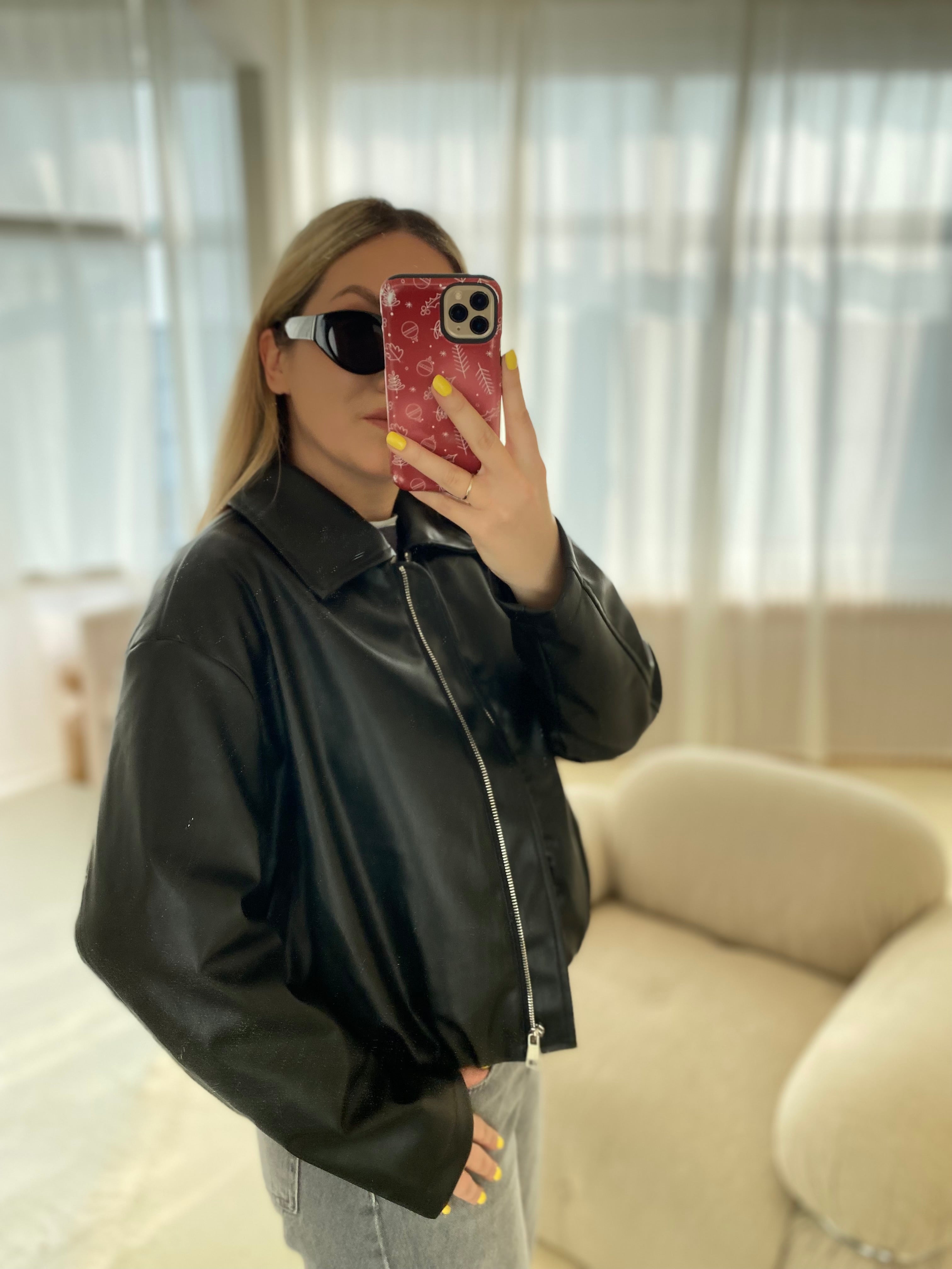 Juoda eko odos striukė su įsiuvu nugaroje „Noire Form Jacket“