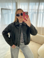 Juoda eko odos striukė su įsiuvu nugaroje „Noire Form Jacket“