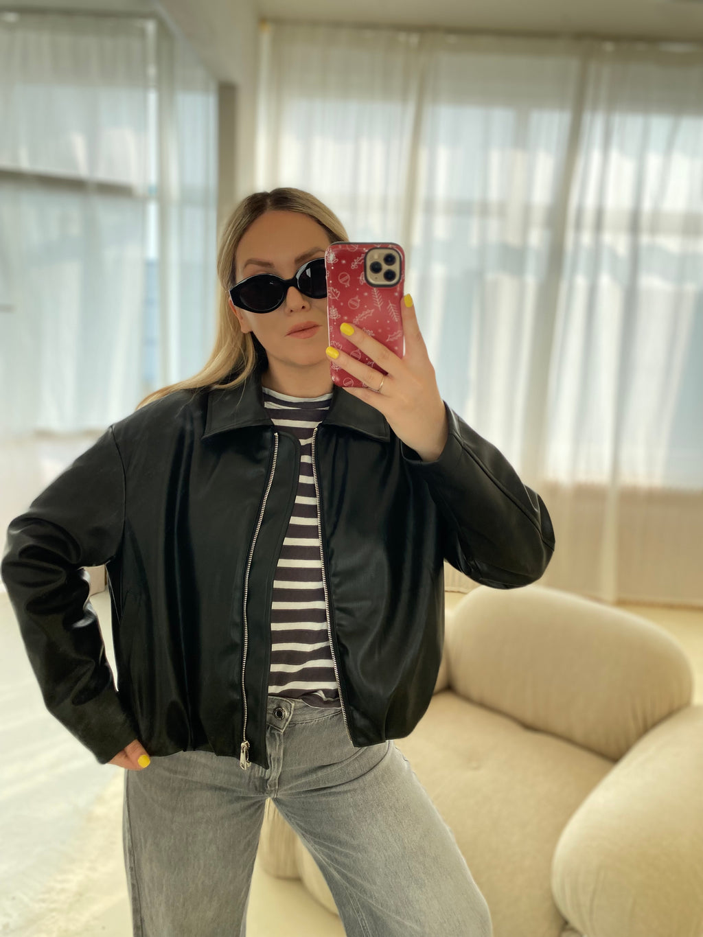 Juoda eko odos striukė su įsiuvu nugaroje „Noire Form Jacket“