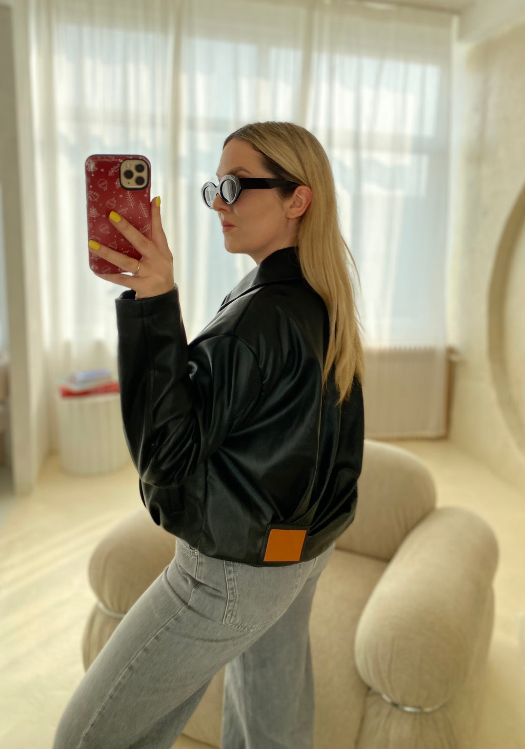 Juoda eko odos striukė su įsiuvu nugaroje „Noire Form Jacket“