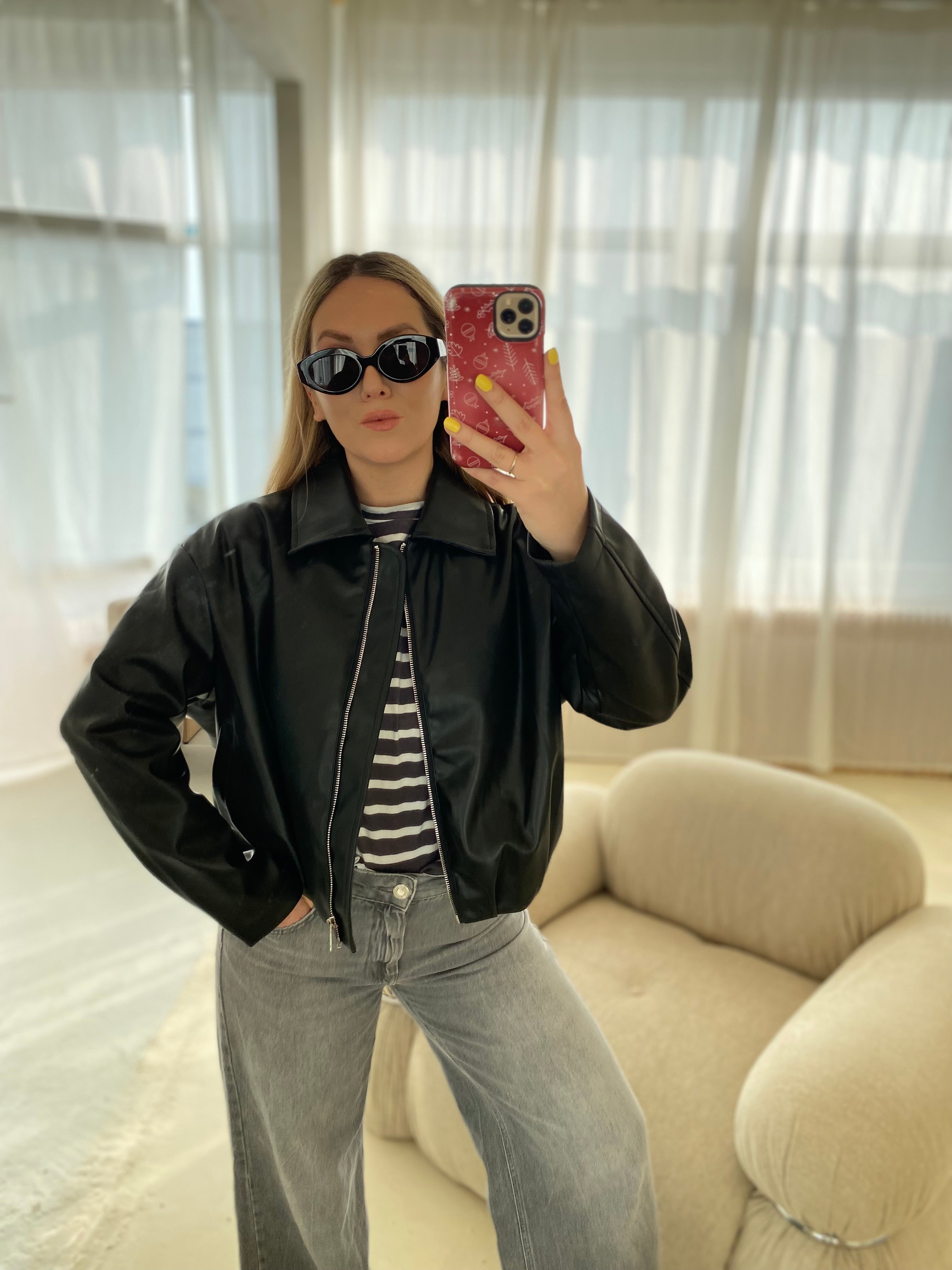 Juoda eko odos striukė su įsiuvu nugaroje „Noire Form Jacket“