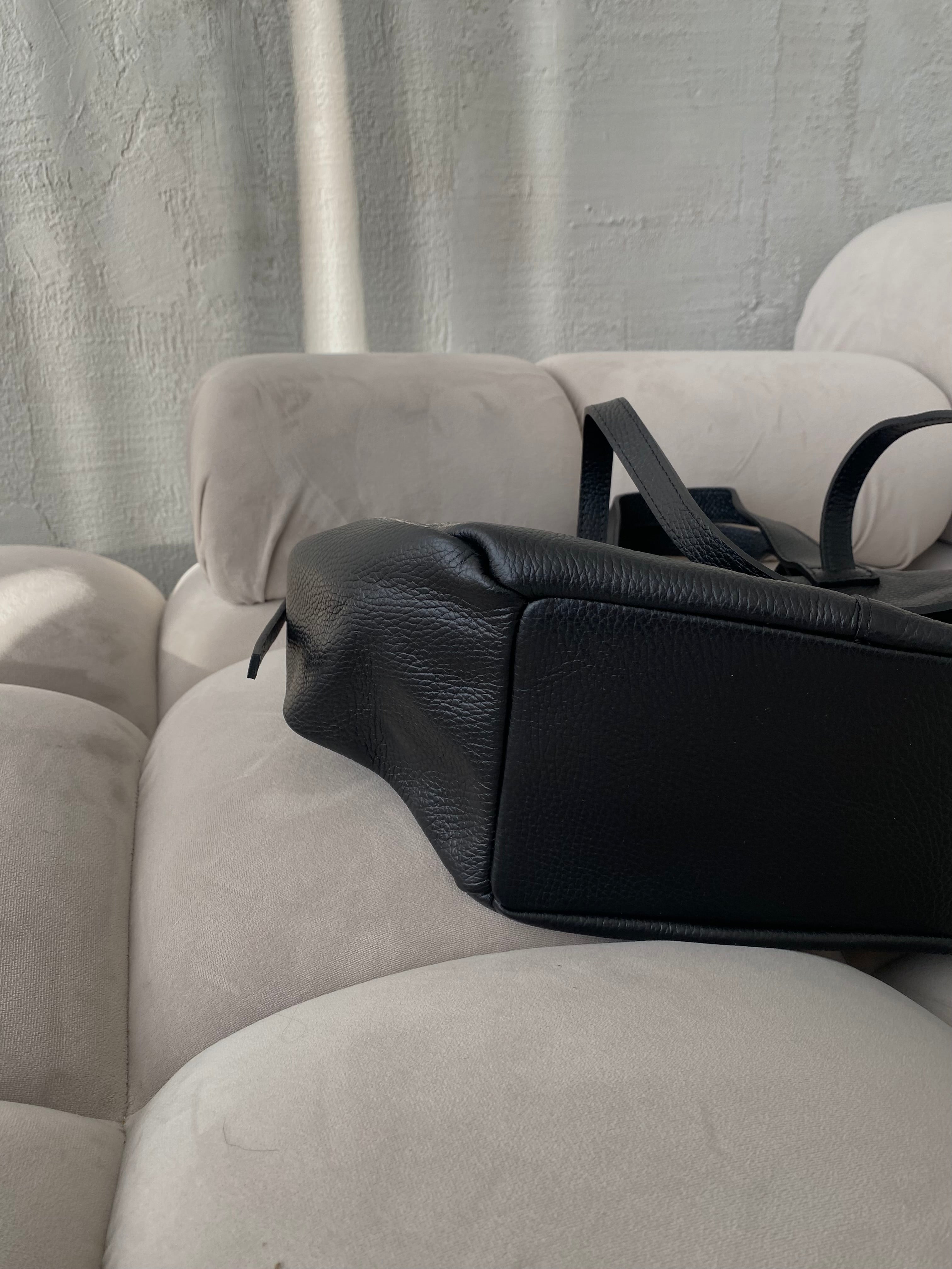 Natūralios odos rankinė „Luna Black“