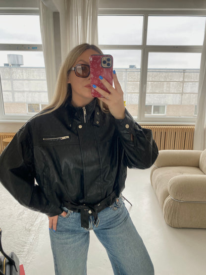 Juoda dirbtinės odos striukė su dirželiu „Valencia Belted Jacket“