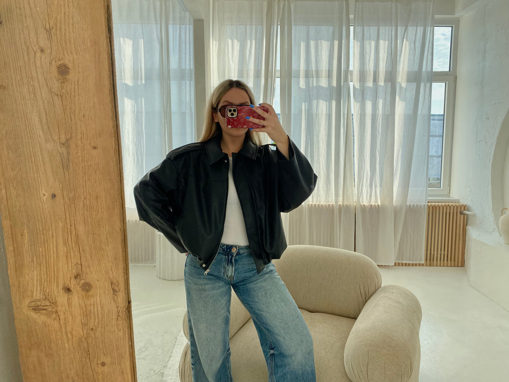 Juoda premium dirbtinės odos bomber tipo striukė „Noelle Luxe Bomber“