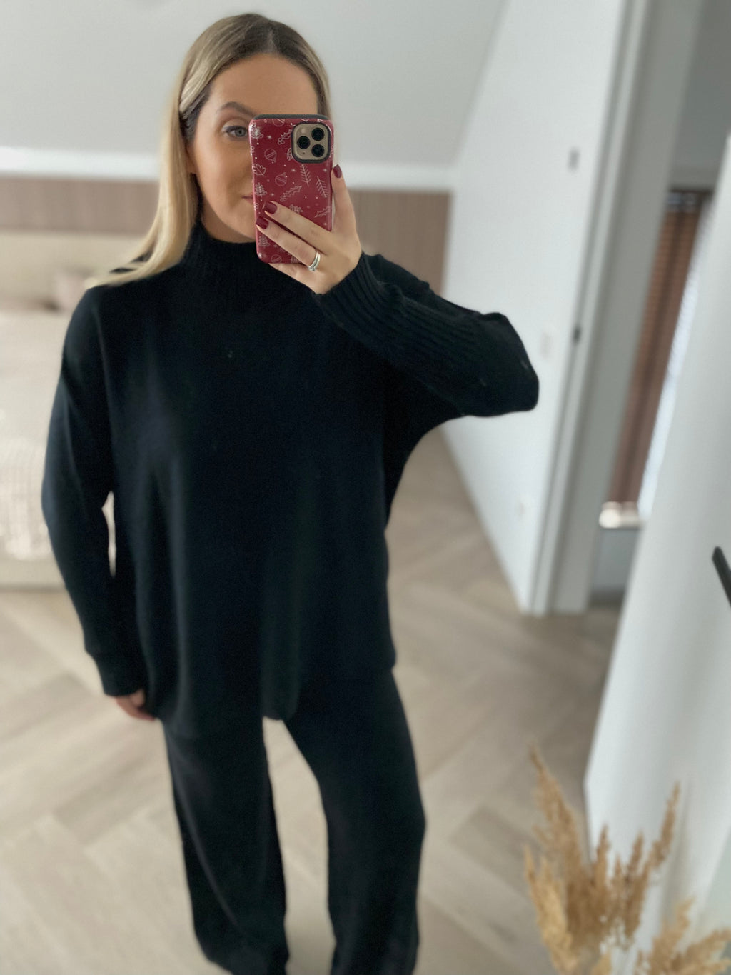 Juodas megztas laisvalaikio kostiumėlis “Black Knit Lounge Set”
