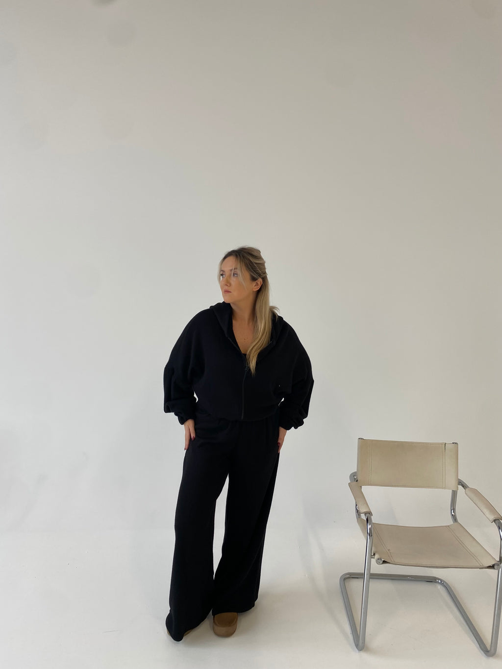 Šiltas megztas laisvalaikio komplektas su vilna “Wool Cozy Black Set”