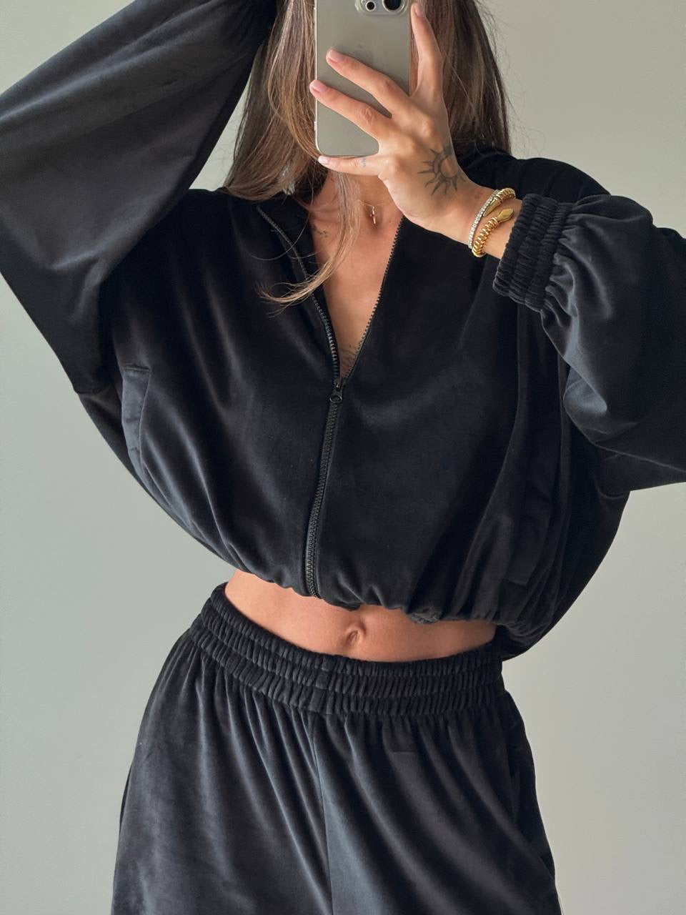 Veliūrinis dviejų dalių laisvalaikio komplektas - juodas „Black Velvet Lounge Set“