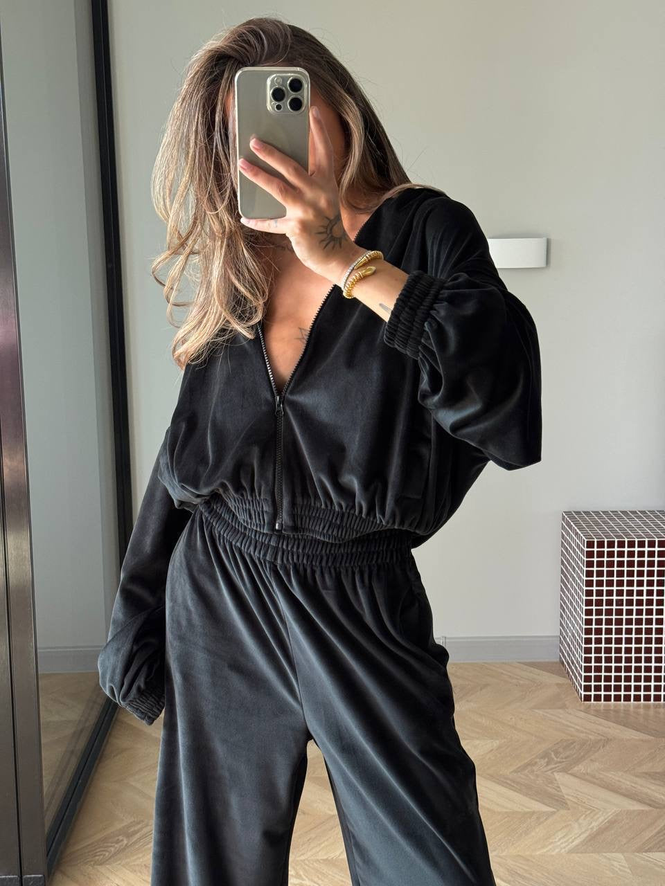 Veliūrinis dviejų dalių laisvalaikio komplektas - juodas „Black Velvet Lounge Set“