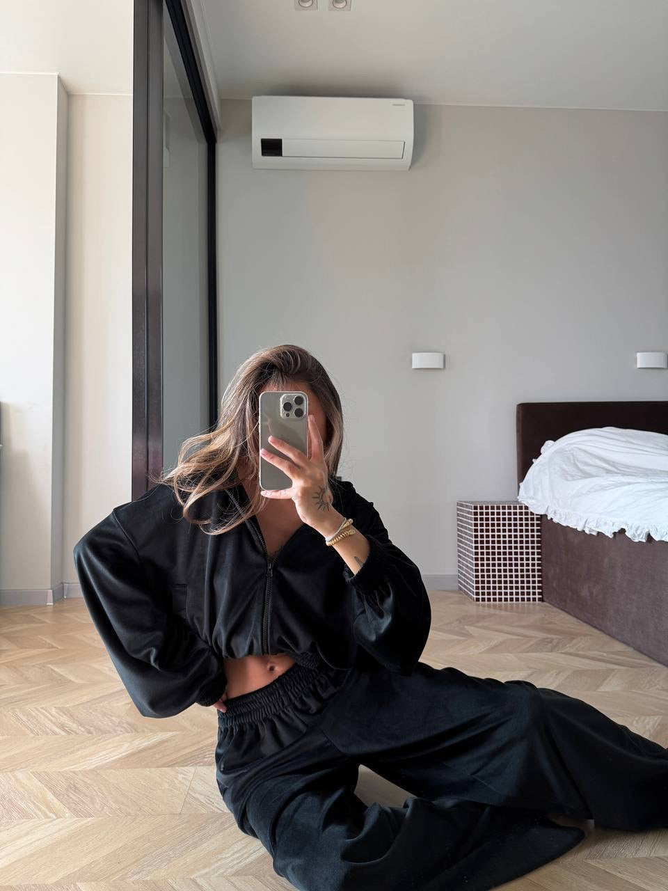 Veliūrinis dviejų dalių laisvalaikio komplektas - juodas „Black Velvet Lounge Set“