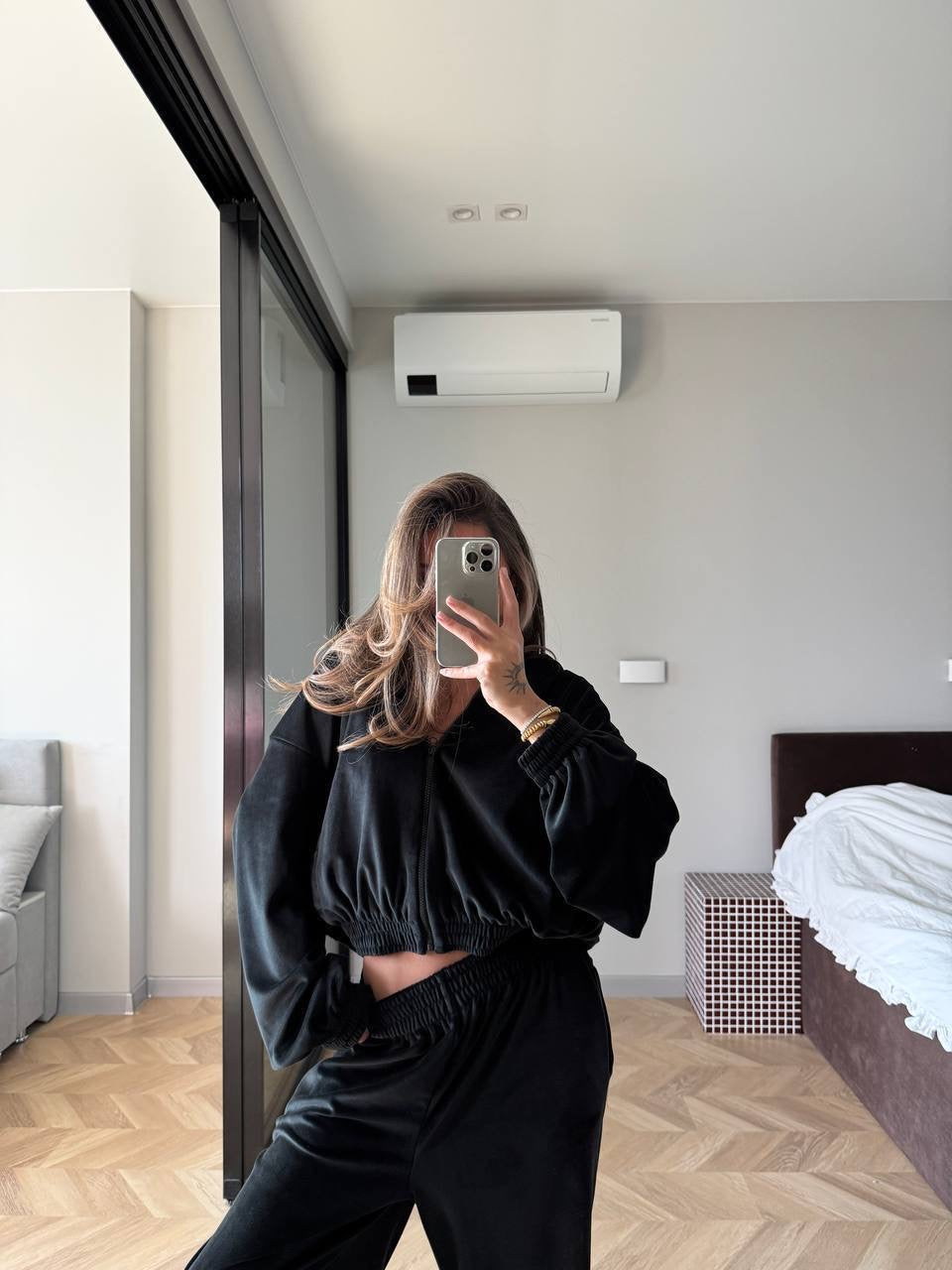 Veliūrinis dviejų dalių laisvalaikio komplektas - juodas „Black Velvet Lounge Set“