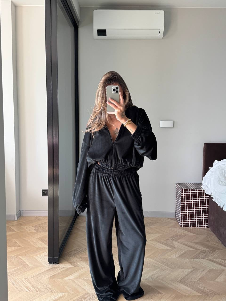 Veliūrinis dviejų dalių laisvalaikio komplektas - juodas „Black Velvet Lounge Set“