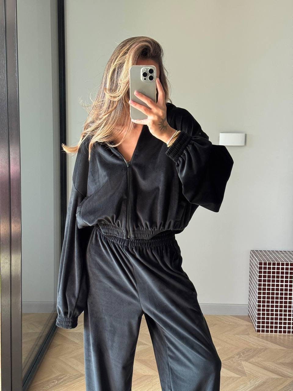 Veliūrinis dviejų dalių laisvalaikio komplektas - juodas „Black Velvet Lounge Set“