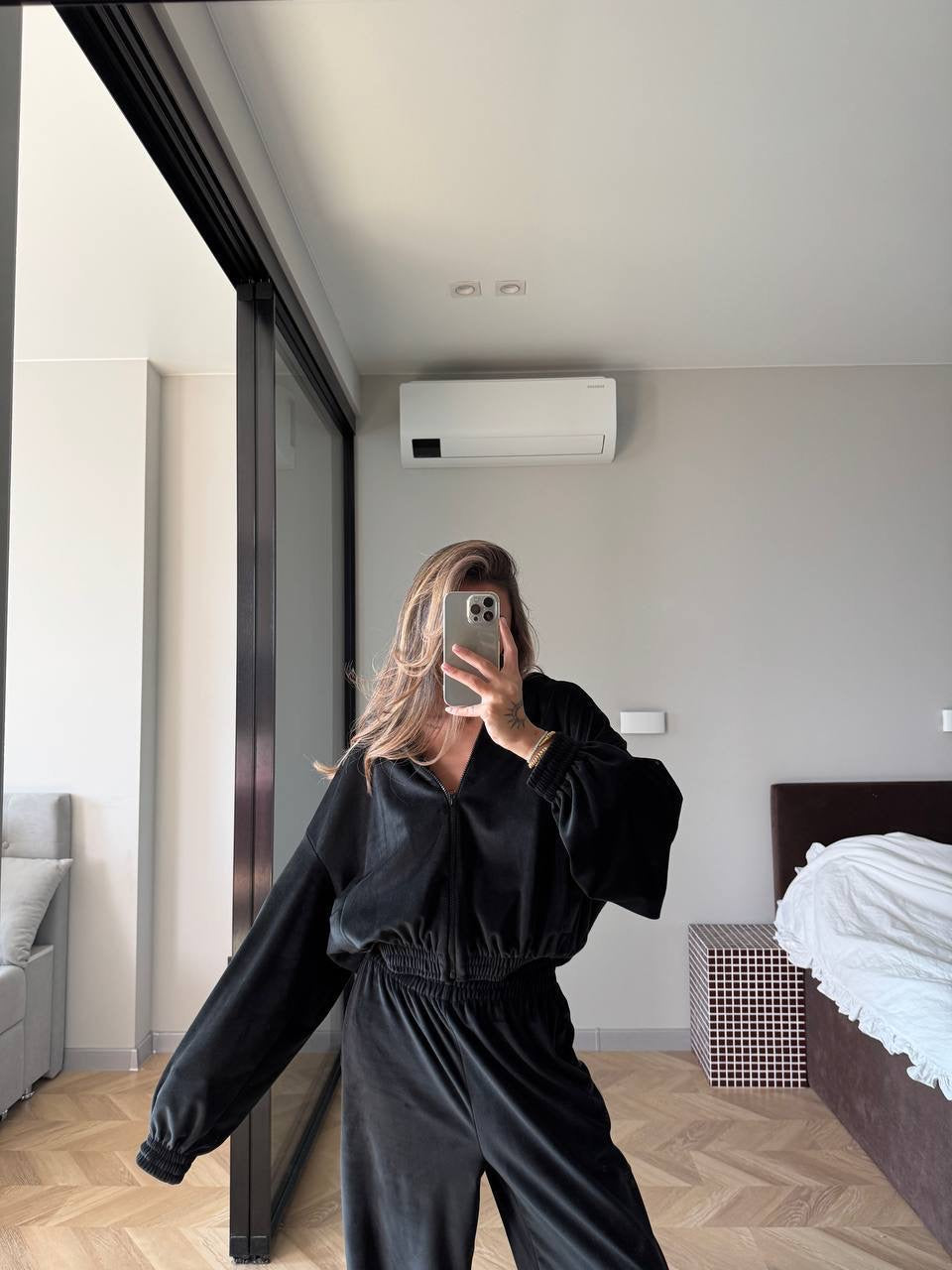 Veliūrinis dviejų dalių laisvalaikio komplektas - juodas „Black Velvet Lounge Set“