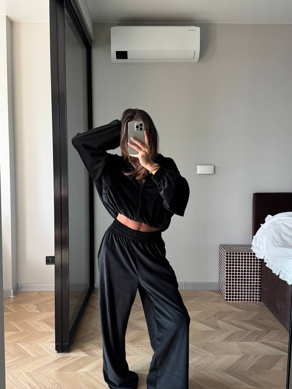 Veliūrinis dviejų dalių laisvalaikio komplektas - juodas „Black Velvet Lounge Set“