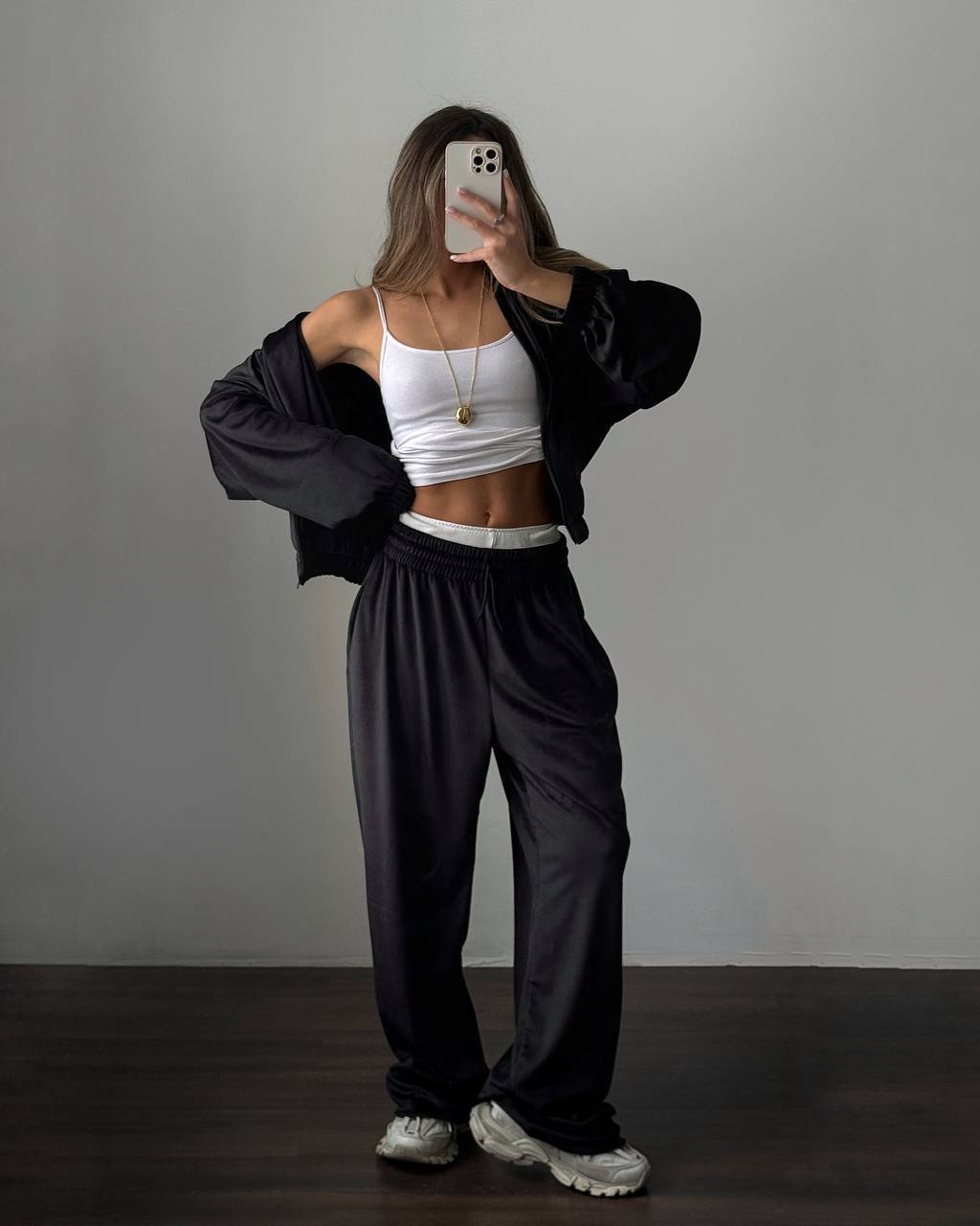 Juodas veliūrinis laisvalaikio komplektas „Black Velvet Comfort Set“