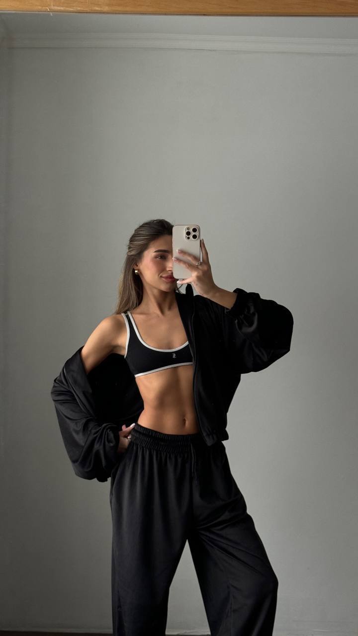 Juodas veliūrinis laisvalaikio komplektas „Black Velvet Comfort Set“