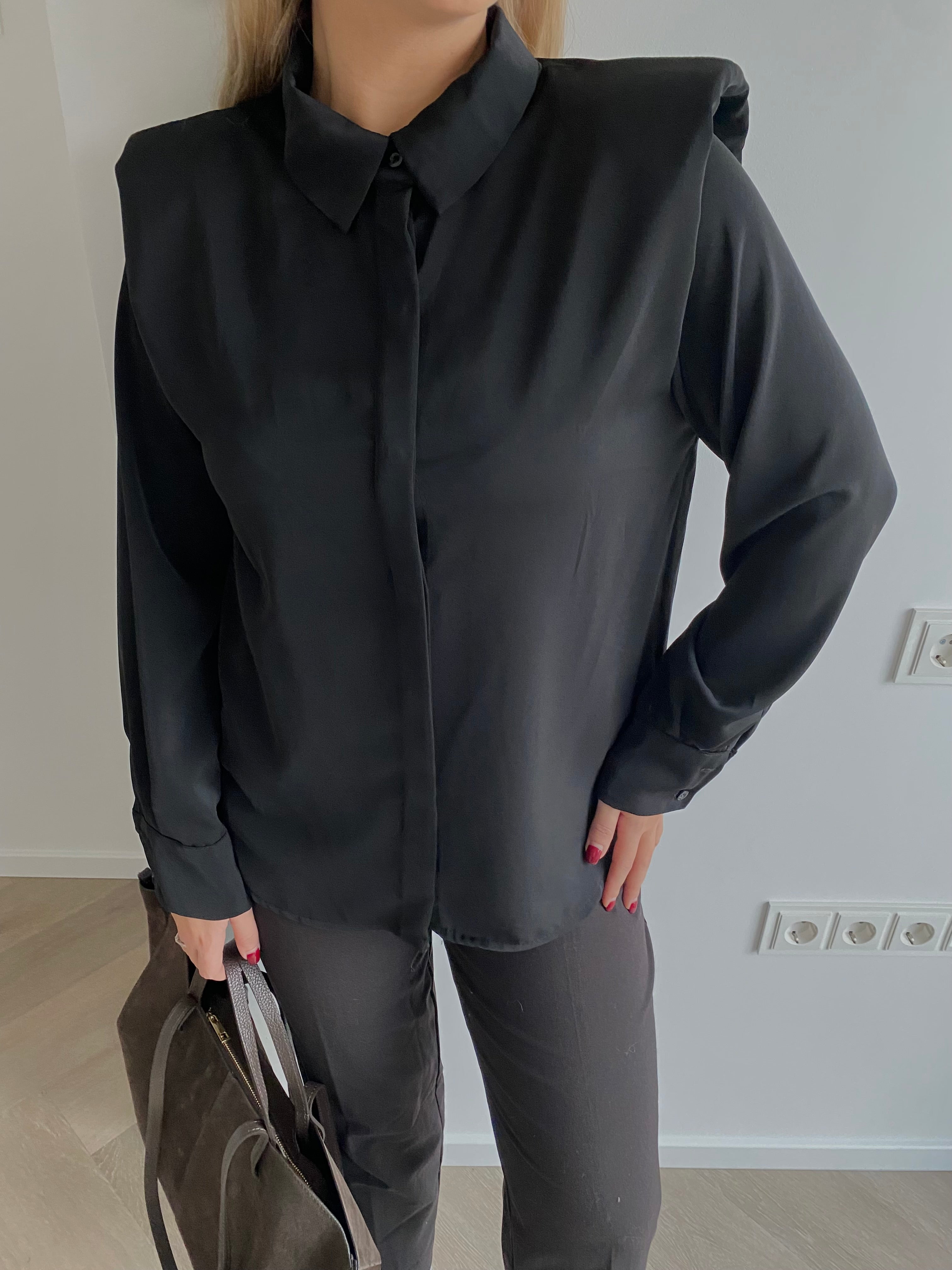 Juodi marškiniai su petukais “Power Shirt Black”