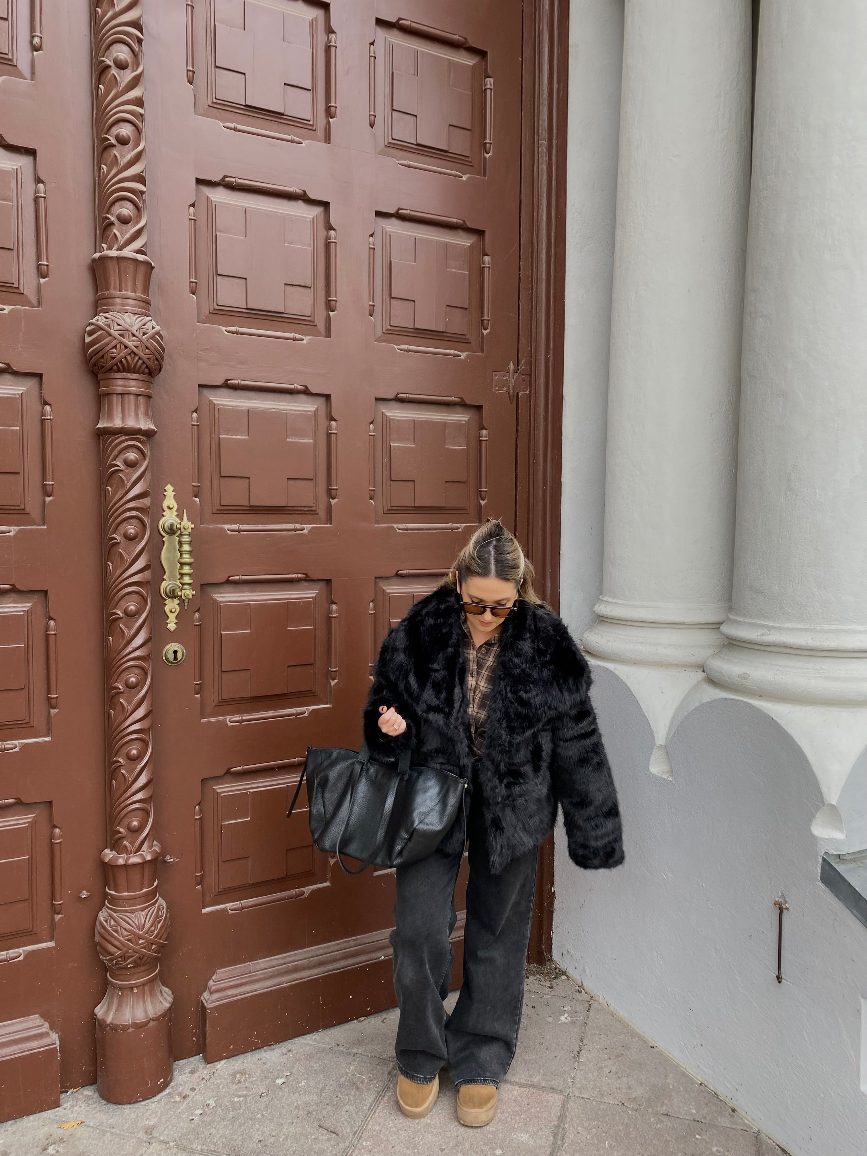 Juodi dirbtiniai oversize kailiniai “Black Glam Oversize”