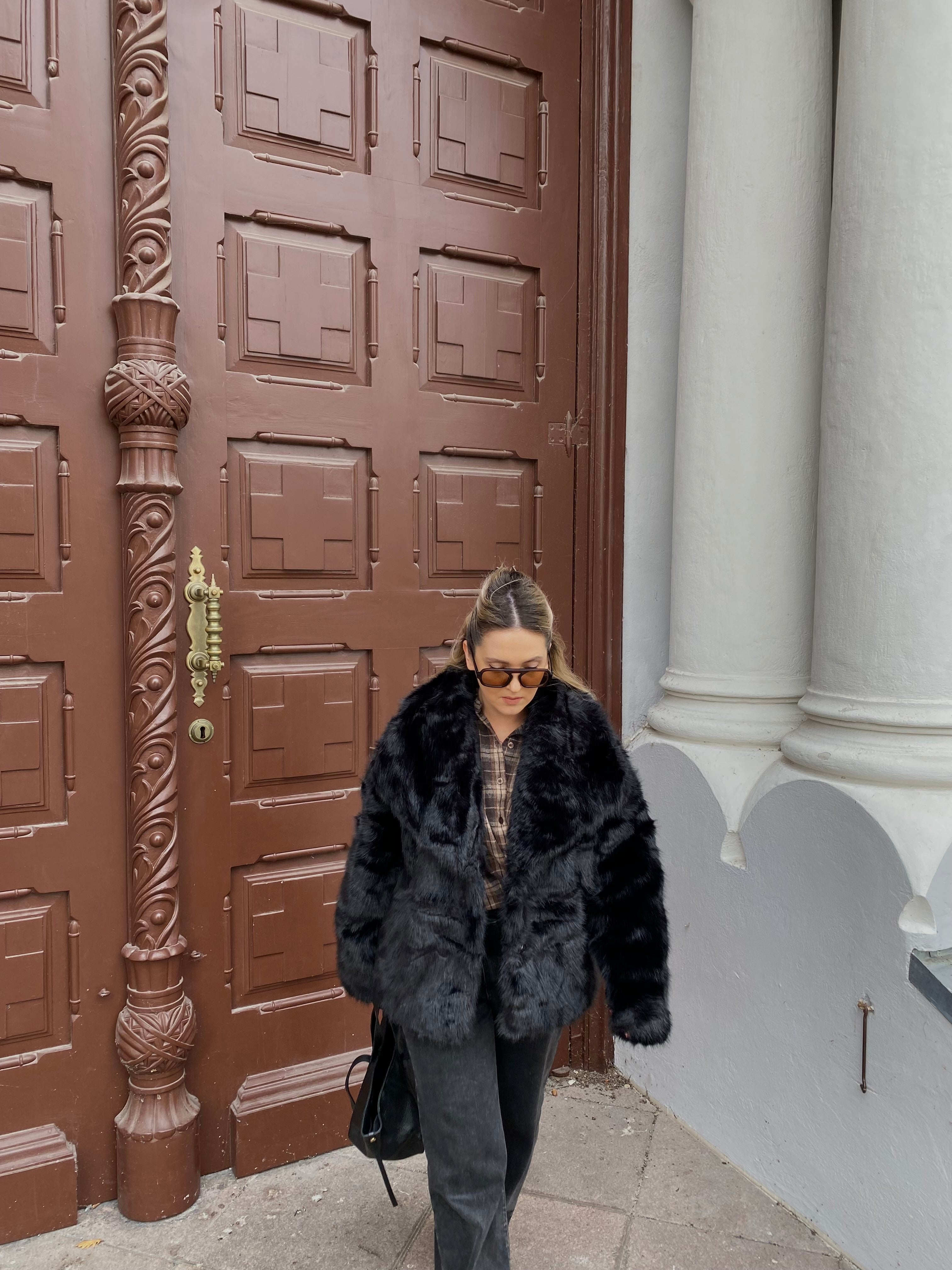 Juodi dirbtiniai oversize kailiniai “Black Glam Oversize”