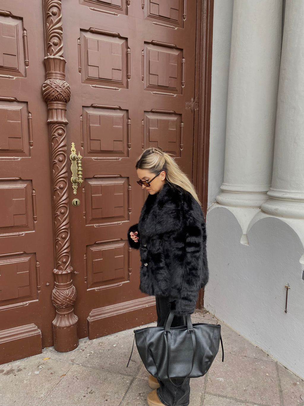 Juodi dirbtiniai oversize kailiniai “Black Glam Oversize”