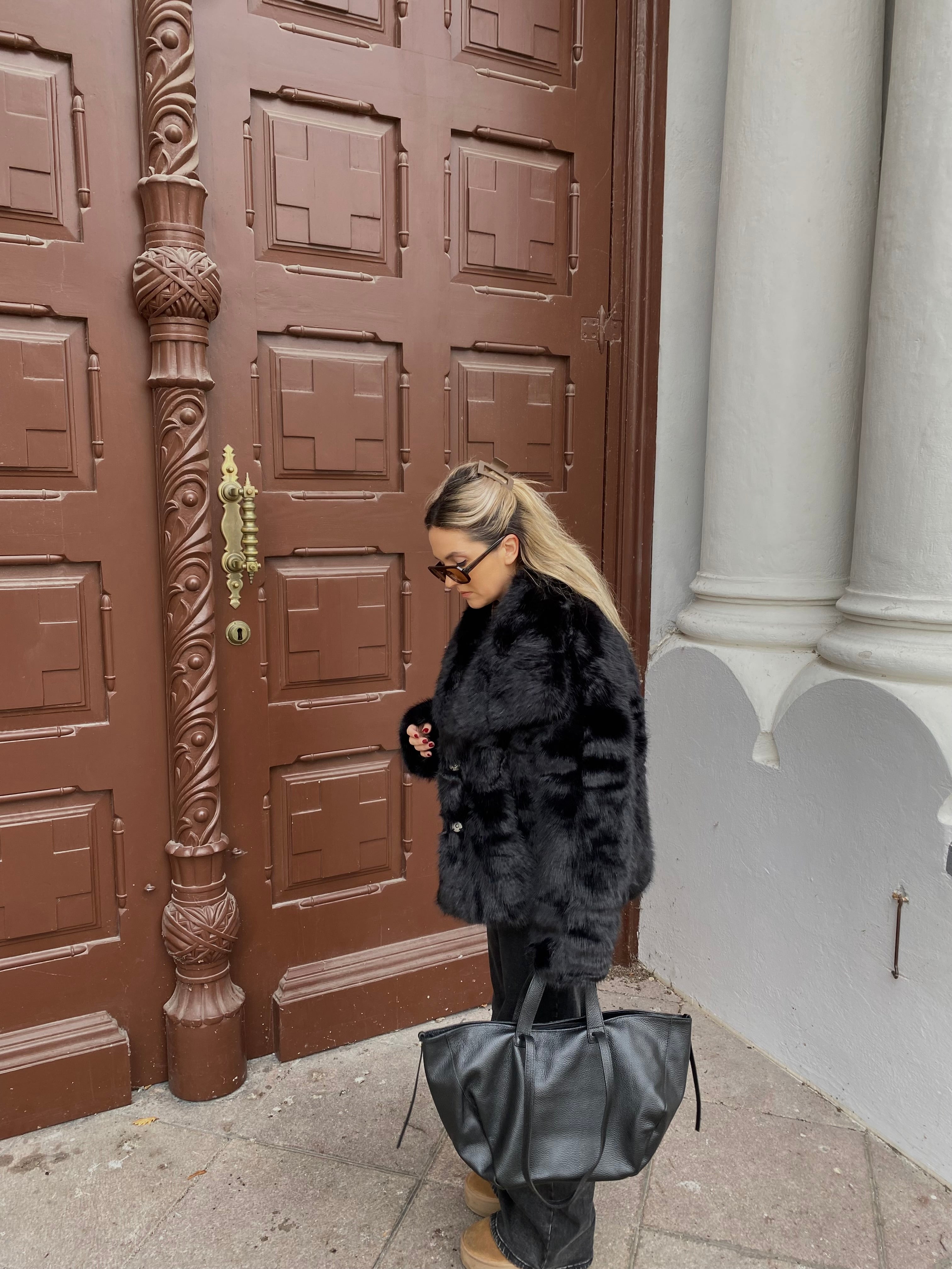 Juodi dirbtiniai oversize kailiniai “Black Glam Oversize”