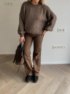 Kapučino spalvos megztinis oversize su lanos vilna “Cappuccino Wool Oversize Knit”