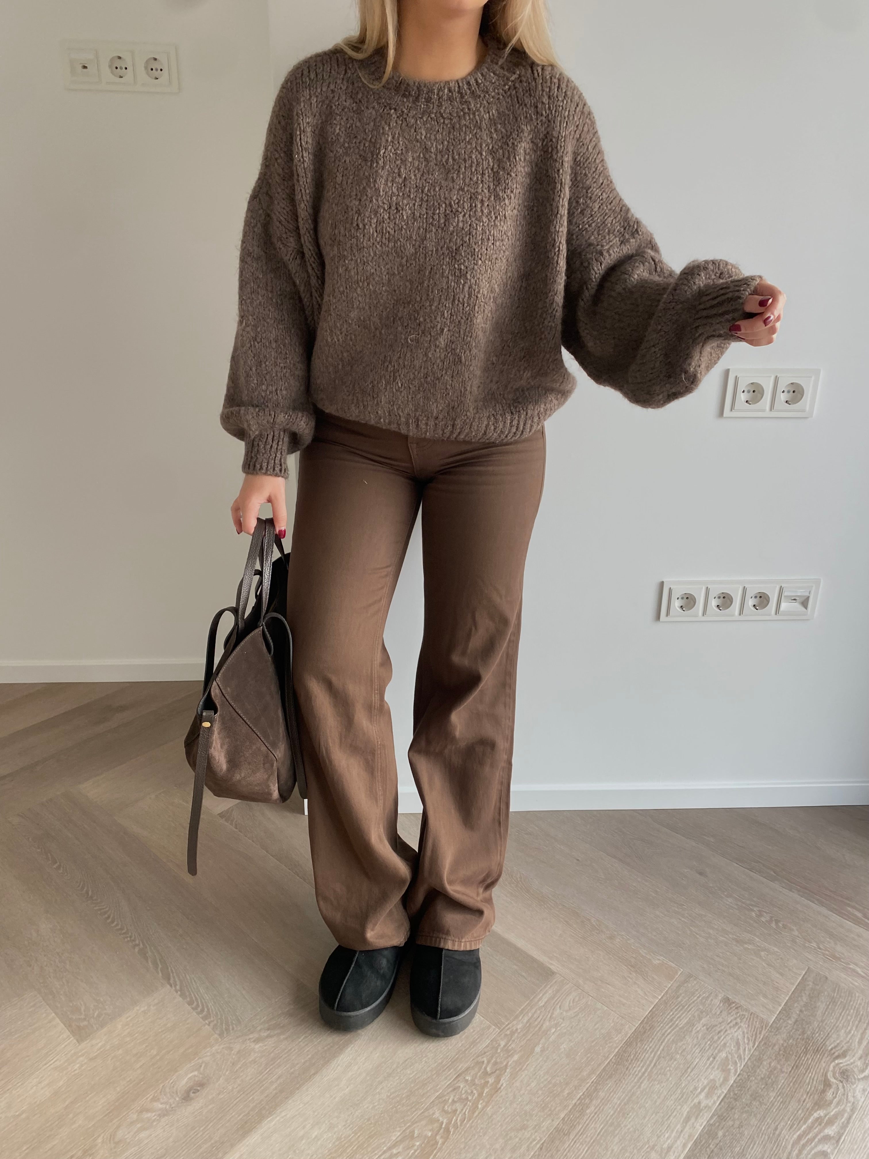 Kapučino spalvos megztinis oversize su lanos vilna “Cappuccino Wool Oversize Knit”