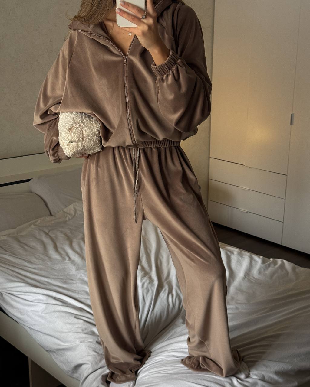 Karamelinis veliūrinis laisvalaikio komplektas „Caramel Velvet Comfort Set“