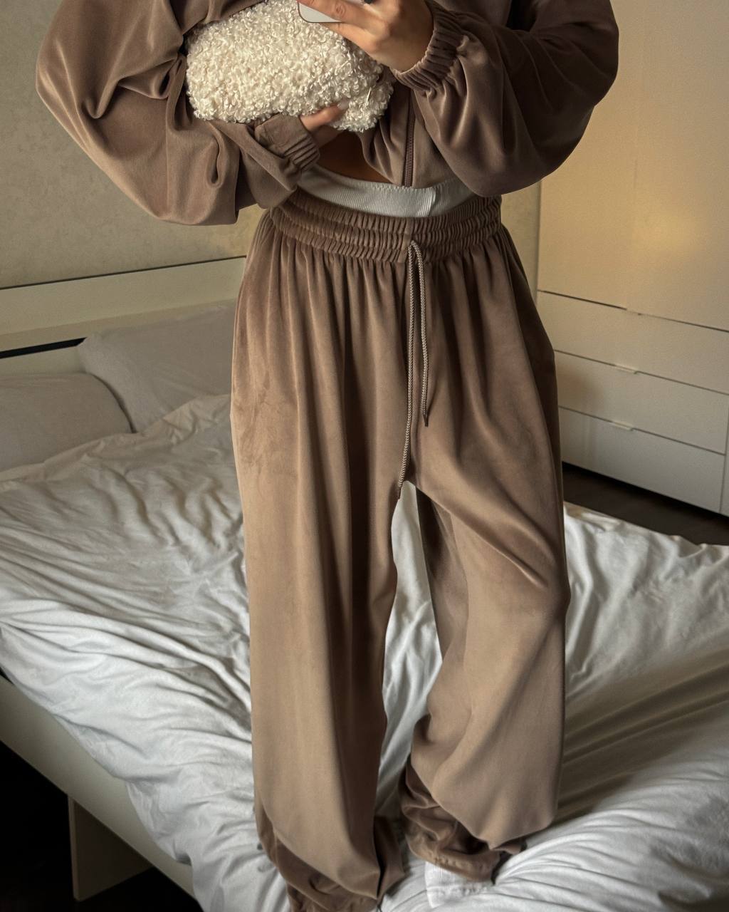 Karamelinis veliūrinis laisvalaikio komplektas „Caramel Velvet Comfort Set“