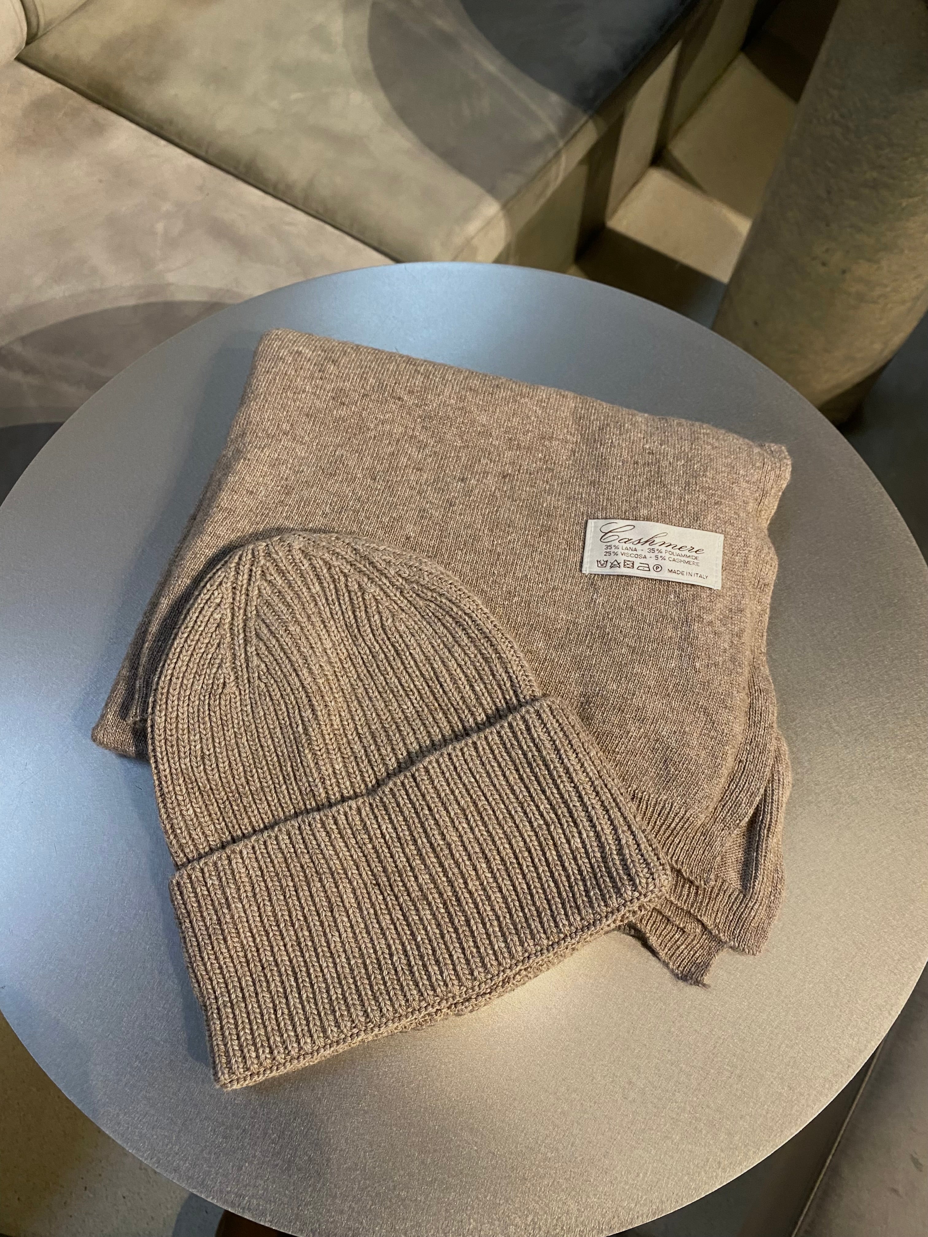 Kapučino spalvos šaliko ir kepurės komplektas su kašmyru ir vilna (unisex) “Cappuccino Cashmere Wool Set”