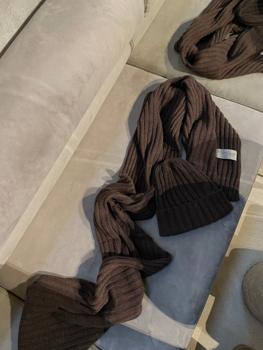 Šokoladinis šaliko ir kepurės komplektas su kašmyru (unisex) “Chocolate Pure Cashmere Set”