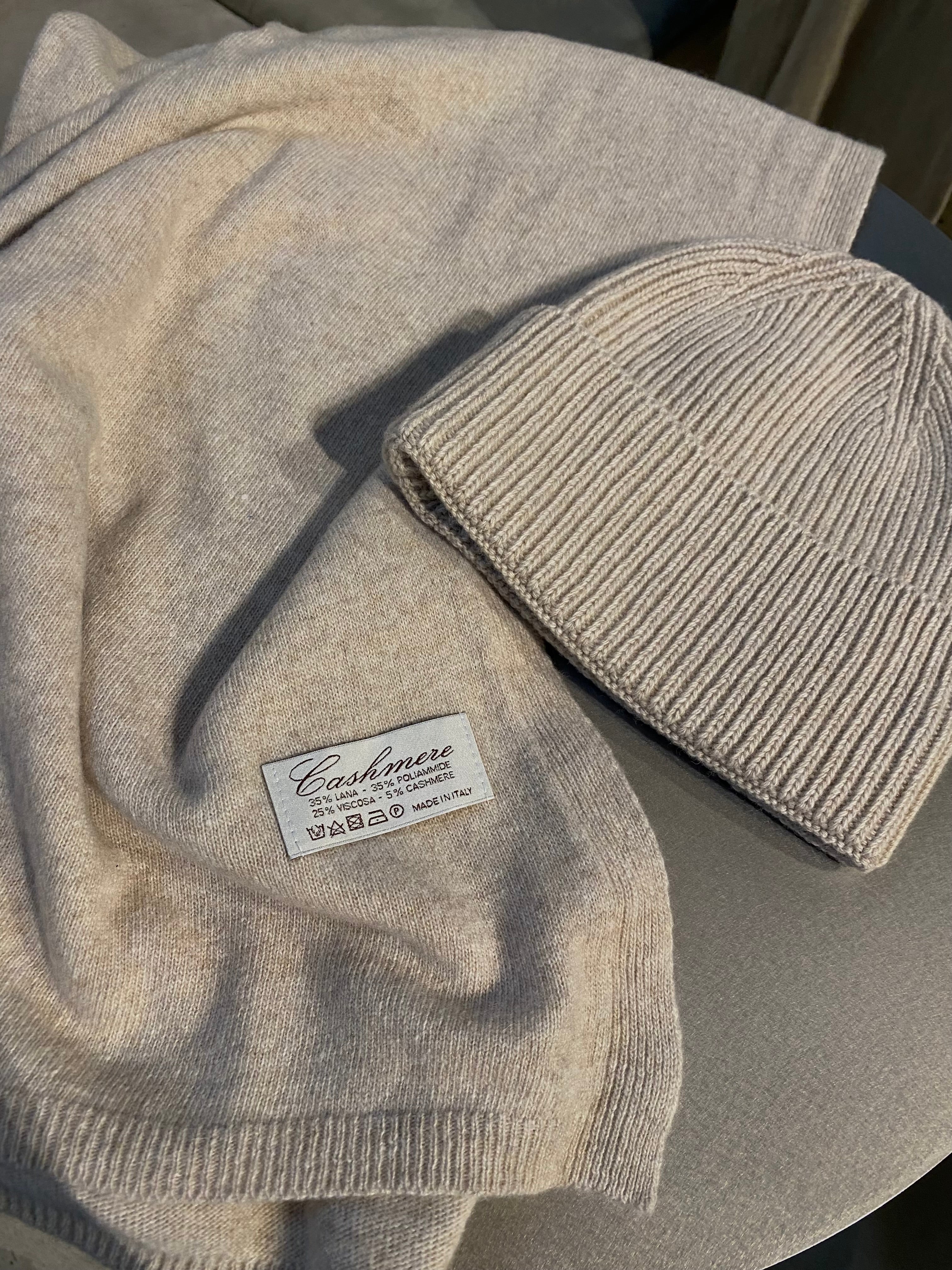 Kreminis šaliko ir kepurės komplektas su kašmyru ir vilna (unisex) “Cream Cashmere Wool Set”