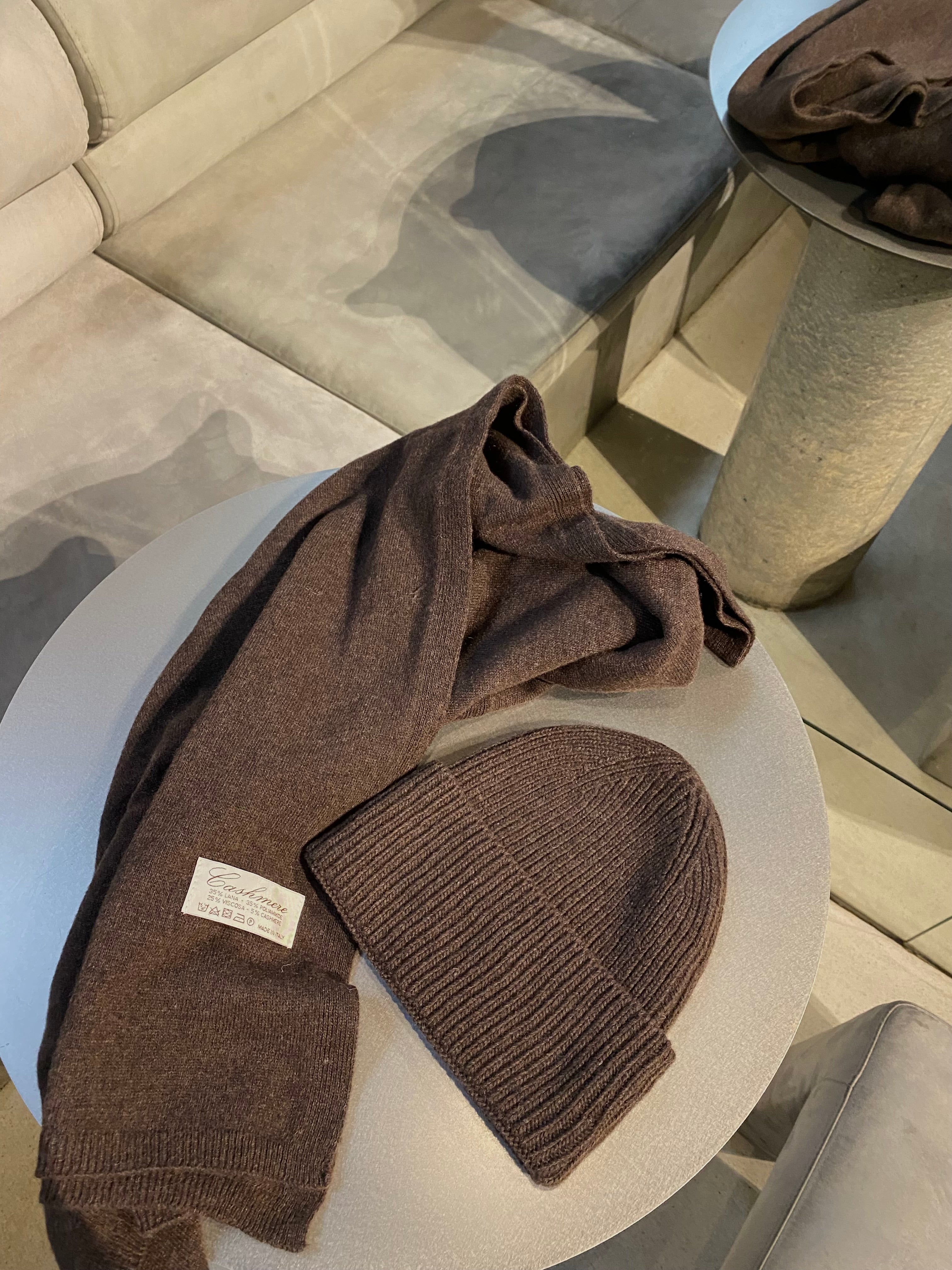 Šokoladinis šaliko ir kepurės komplektas su kašmyru ir vilna (unisex) “Chocolate Cashmere Wool Set”