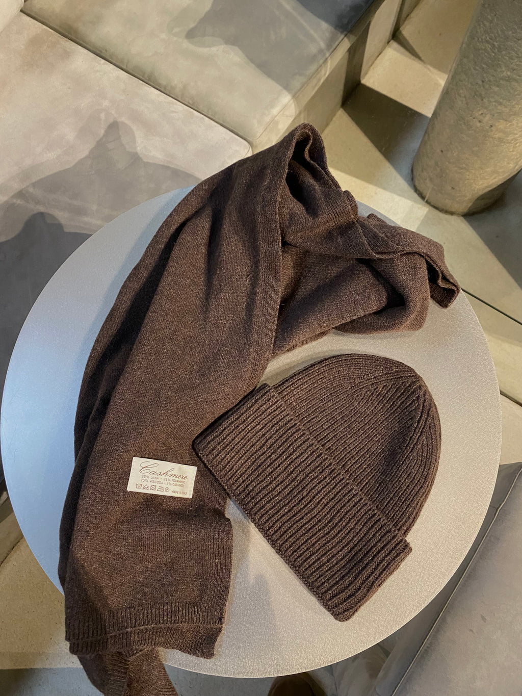 Šokoladinis šaliko ir kepurės komplektas su kašmyru ir vilna (unisex) “Chocolate Cashmere Wool Set”