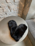 Juodos dirbtinio kailio kumštinės pirštinės “Black Cozy Faux Fur Mittens”