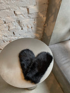 Juodos dirbtinio kailio kumštinės pirštinės “Black Cozy Faux Fur Mittens”