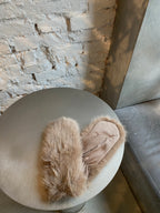 Rudos dirbtinio kailio kumštinės pirštinės “Brown Cozy Faux Fur Mittens”