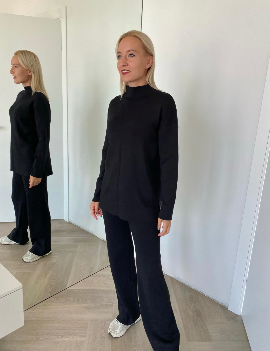 Juodas viskozės ir medvilnės kostiumėlis – “Black Soft Blend Set”