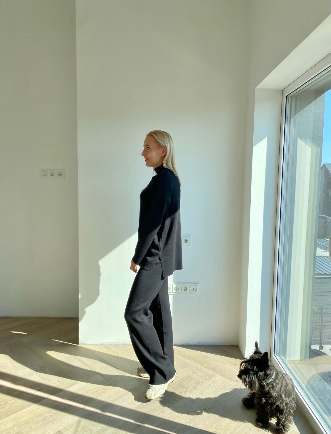 Juodas viskozės ir medvilnės kostiumėlis – “Black Soft Blend Set”