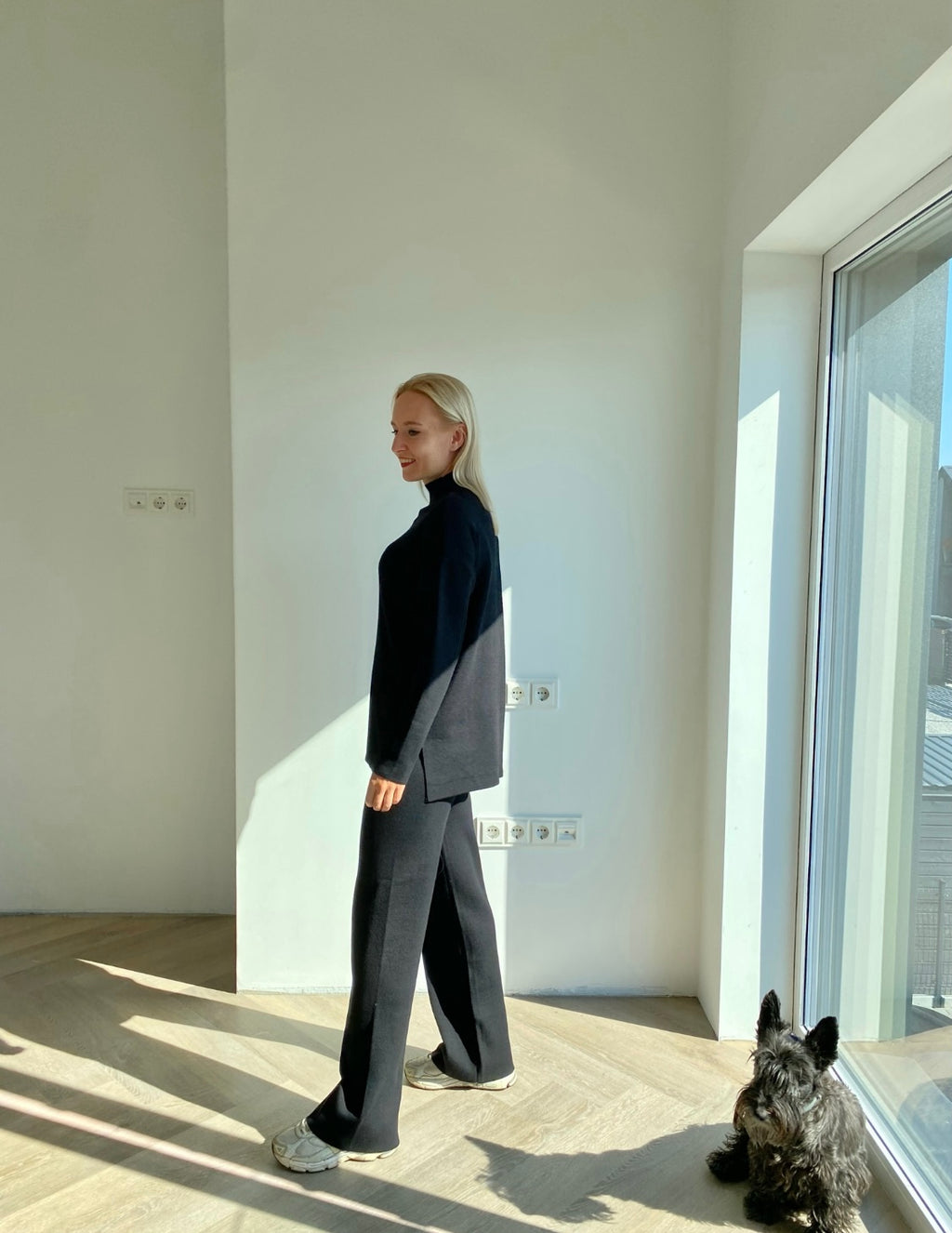 Juodas viskozės ir medvilnės kostiumėlis – “Black Soft Blend Set”