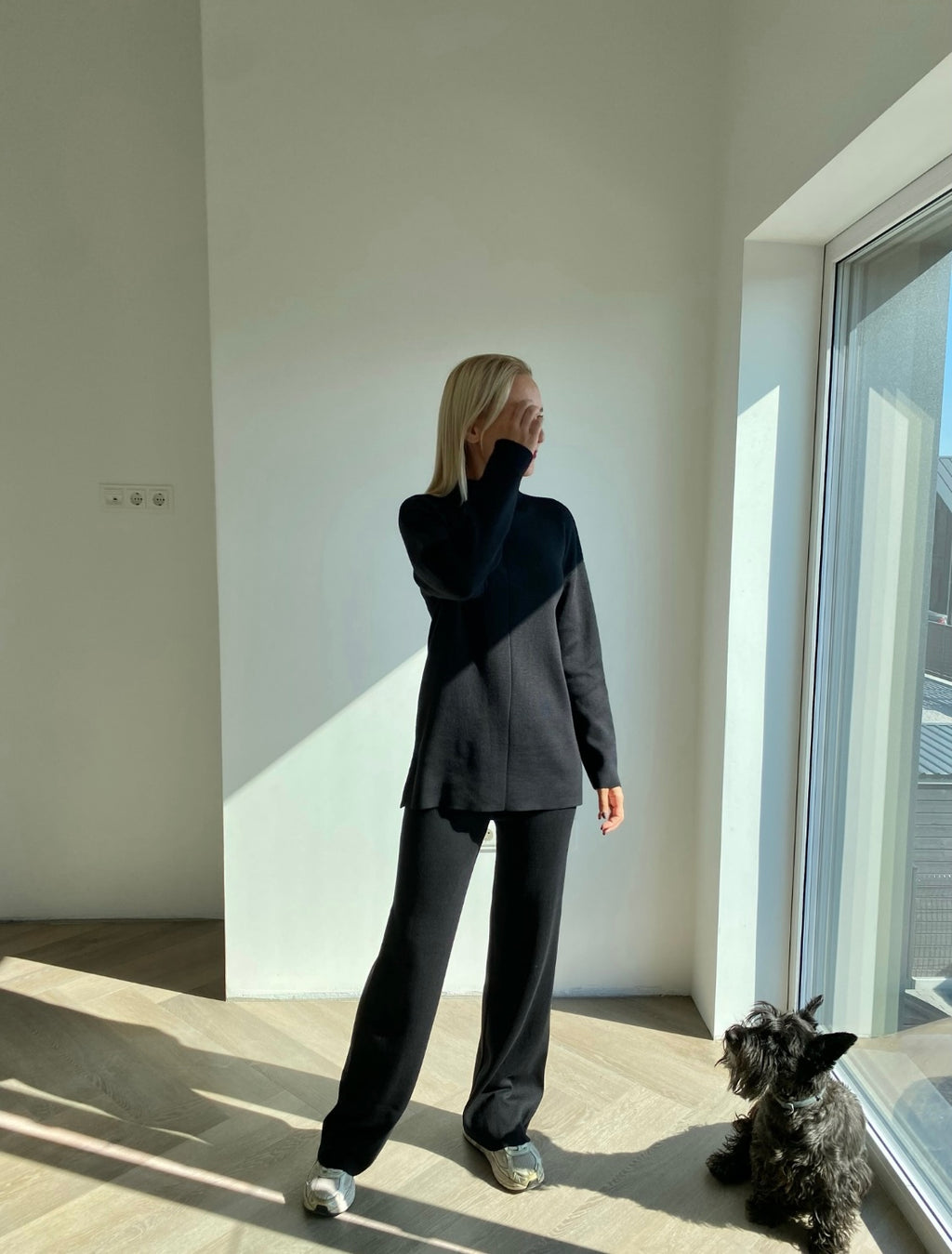 Juodas viskozės ir medvilnės kostiumėlis – “Black Soft Blend Set”