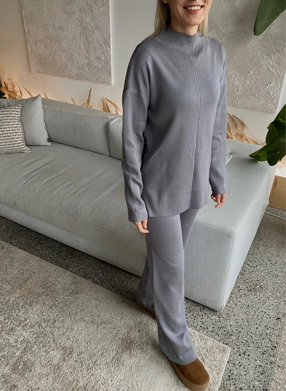 Pilkas viskozės ir medvilnės kostiumėlis “Grey Soft Blend Set”