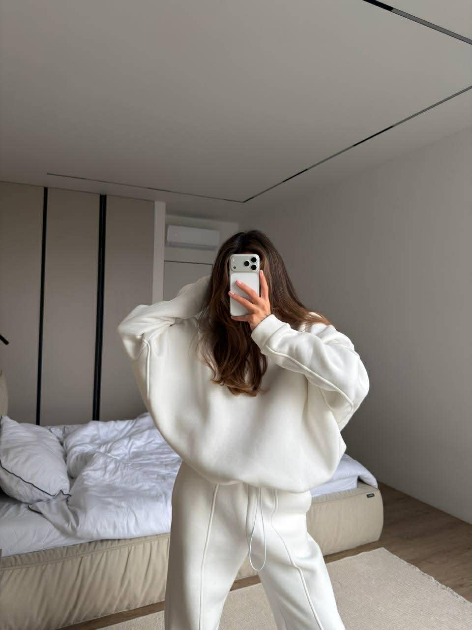 Baltas pašiltintas laisvalaikio komplektas su gobtuvu „White Oversize Hoodie Lounge Set“