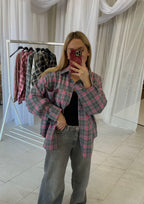 Oversize languoti marškiniai pilki su rožiniu “Grey Pink Check Oversize Shirt”