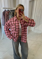 Oversize ryškiai rožiniai languoti marškiniai su rudu „Bright Pink Brown Check Oversize Shirt“