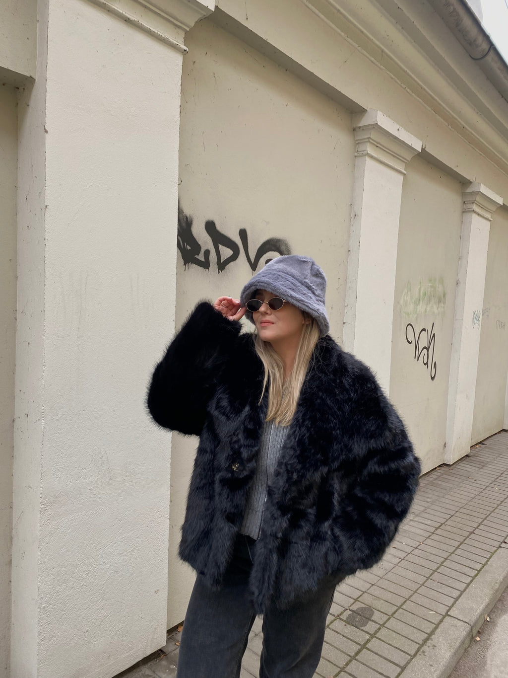 Pilka dirbtinio kailio bucket hat kepurė “Grey Cozy Faux Fur Bucket Hat”