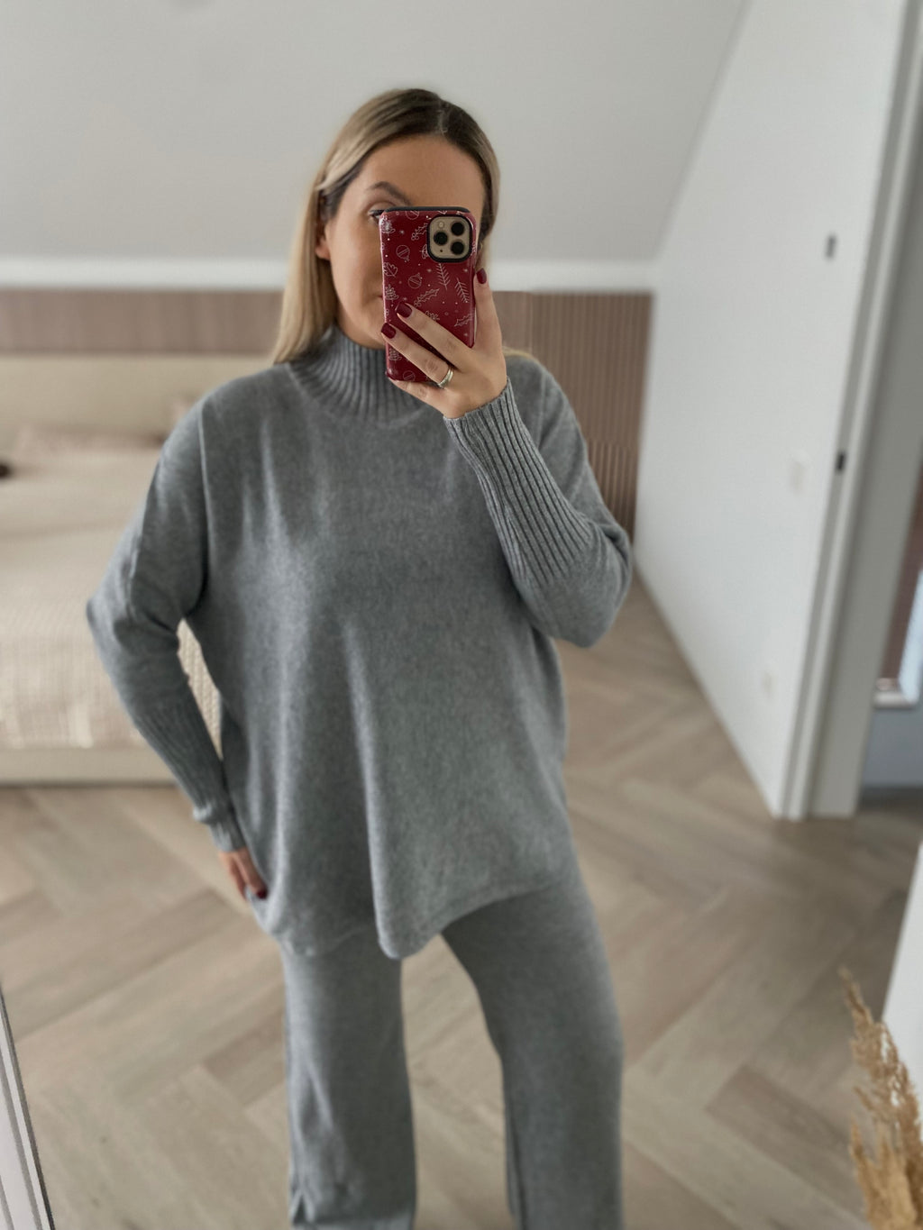 Pilkas megztas laisvalaikio kostiumėlis “Grey Knit Lounge Set”