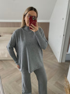 Pilkas megztas laisvalaikio kostiumėlis “Grey Knit Lounge Set”