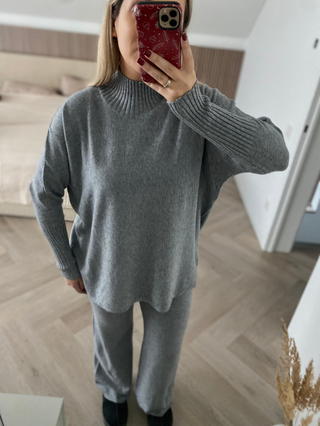 Pilkas megztas laisvalaikio kostiumėlis “Grey Knit Lounge Set”