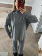 Pilkas megztas laisvalaikio kostiumėlis “Grey Knit Lounge Set”